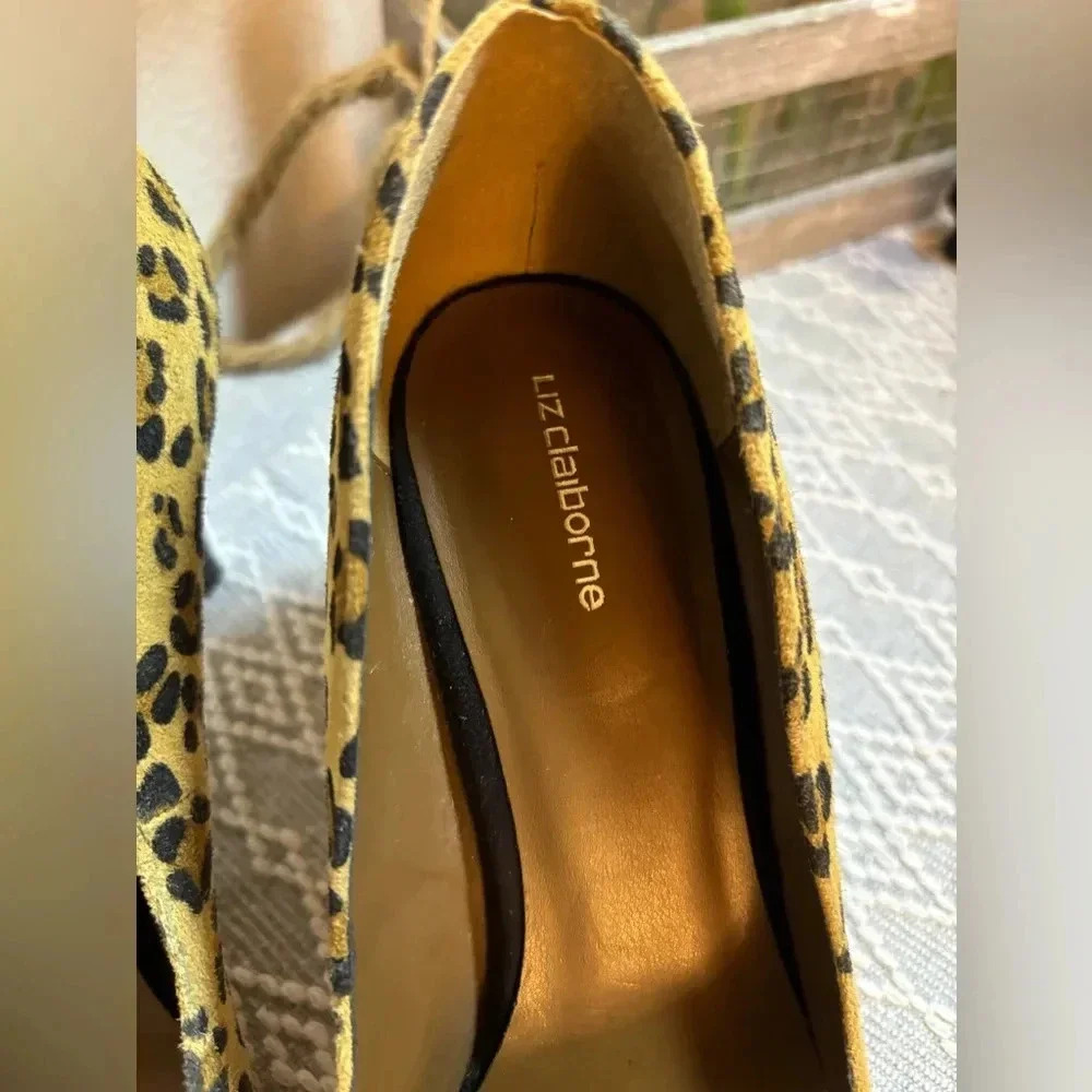 Liz Claiborne Leopard Pump Size 8. Non slip bottom. 3” Heel. - Picture 6 of 9